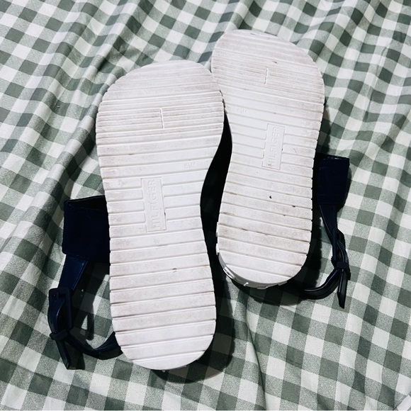 Tommy Hilfiger sandals. Cushioned. Adjustable strap. Multicolored. - Picture 4 of 6